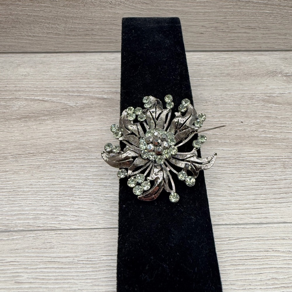Silver‎ Tone Floral Brooch with Rhinestones